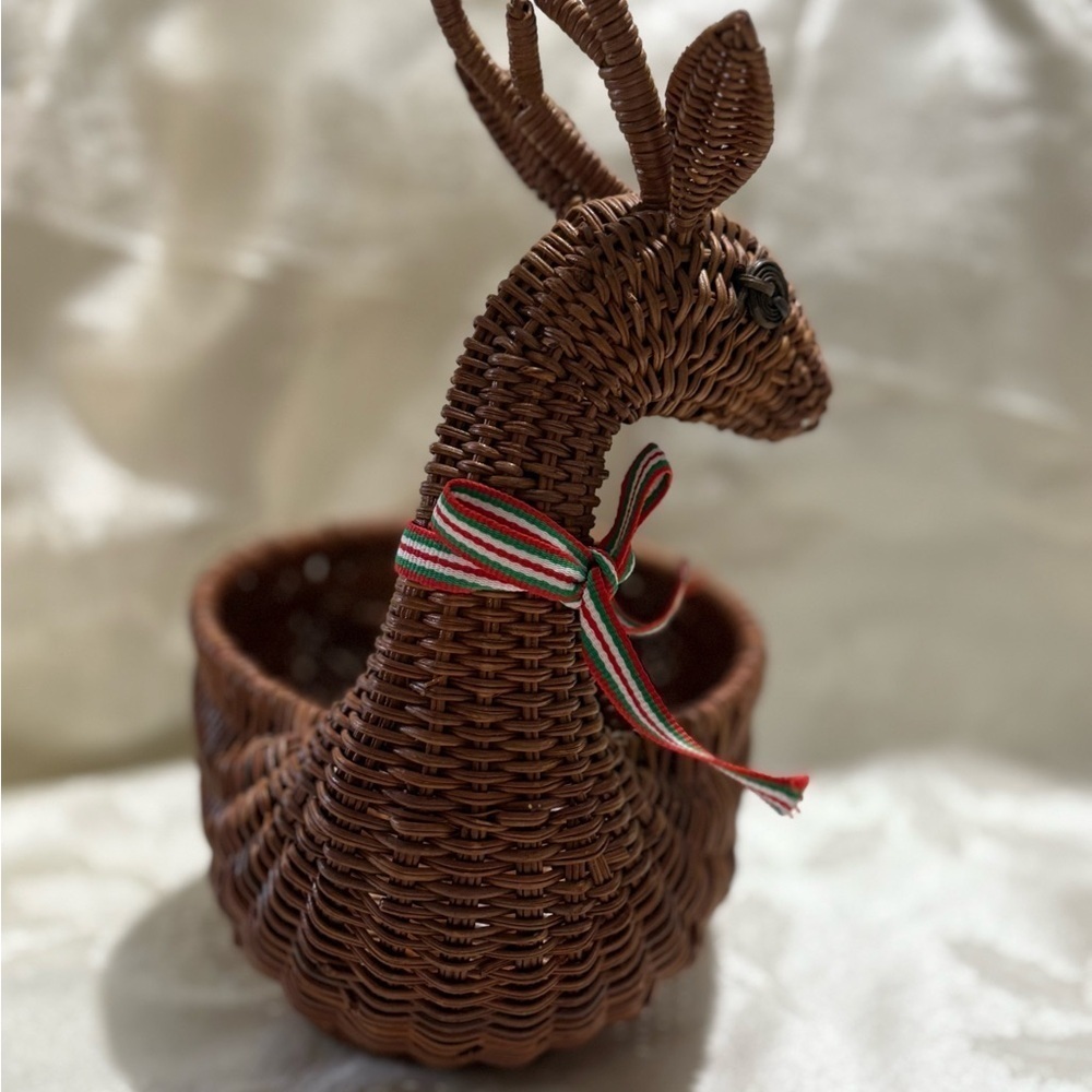 Vintage Brown Wicker Deer Accent Basket - Picture 2 of 6